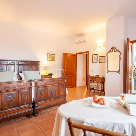 Il Poggetto Oda ve Kahvaltı Venturina Terme
